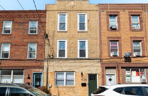 Passyunk Square Apartment | Passyunk Square Spacious 1 BR Oasis- Huge Deck