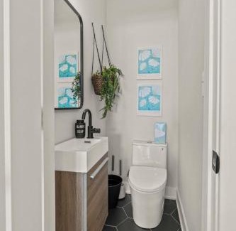 Passyunk Square Apartment | Passyunk Square Spacious 1 BR Oasis- Huge Deck