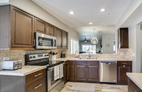 Palm Desert House | Patio and Pool Access Stunning Palm Desert Townhome