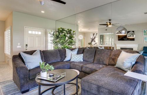 Palm Desert House | Patio and Pool Access Stunning Palm Desert Townhome