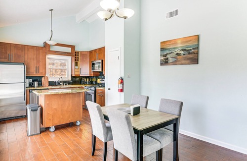 Pearland House | Patio, Fire Pit & Yard: Family Home in Pearland