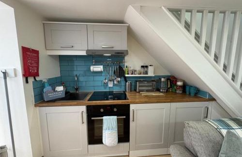 Brynsiencyn House | Pauls Place - Cosy Cottage with Hot Tub