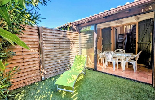 La Franqui House | Pavilion, garden & pool at la franqui