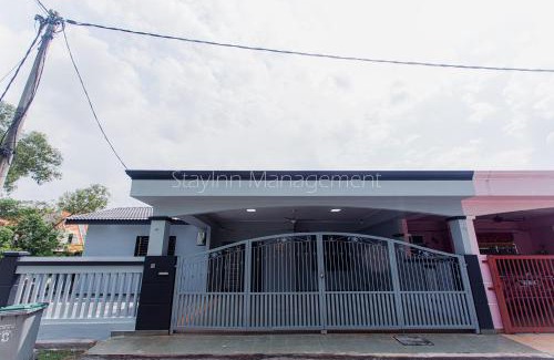 Taman Tanjung House | PD 4R3BR 20pax Private Pool Near To the beach