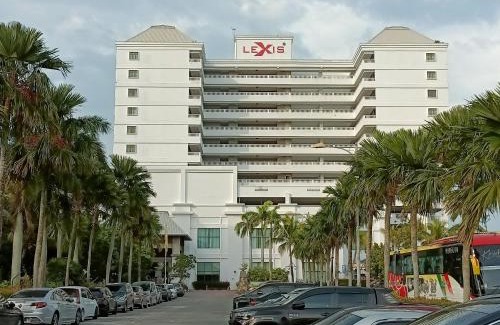 Taman Tanjung Apartment | PD Seaview Sunset Premium Tower Private Suite