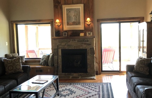 Monroe House | Peace and calm in the foothills of The Blue Ridge Mountains.