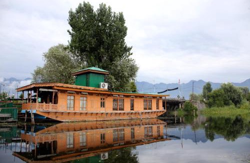 Nagin Bagh Boat Rental | Peace Of Mind Group of Houseboats