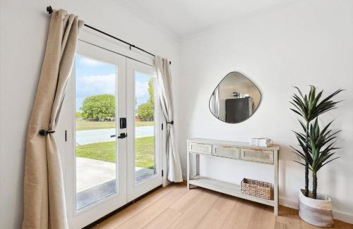Denton House | Peaceful 2BR 1BA Holiday Guest House with Hot Tub