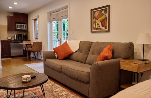 Berkeley Hills Apartment | Peaceful Berkeley Hills Studio - Bay View + Private Deck + Prime Location