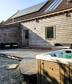 Muchelney House | Peaceful Cabin Nature Getaway in Othery