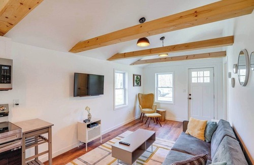 West Saugerties House | Peaceful Cabin w/Fire Pit & Creek Access