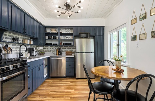 Putnam Valley Cottage | Peaceful Cottage with Grill | Walk to Lake