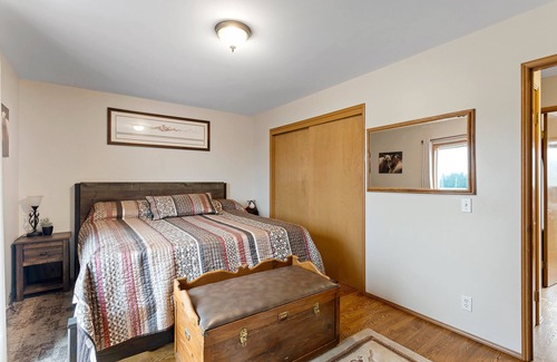 Woods Creek House | Peaceful country setting with Pickleball Court