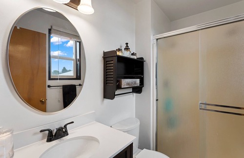 Woods Creek House | Peaceful country setting with Pickleball Court