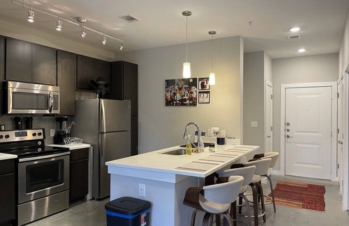 Galindo Apartment | PEACEFUL /COZY & LARGE 1 BEDROOM APT GROUND FLOOR W/OUTDOOR SPACE