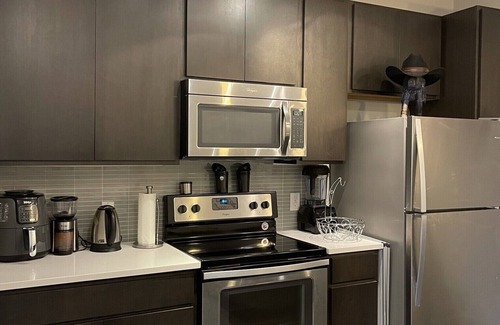 Galindo Apartment | PEACEFUL /COZY & LARGE 1 BEDROOM APT GROUND FLOOR W/OUTDOOR SPACE