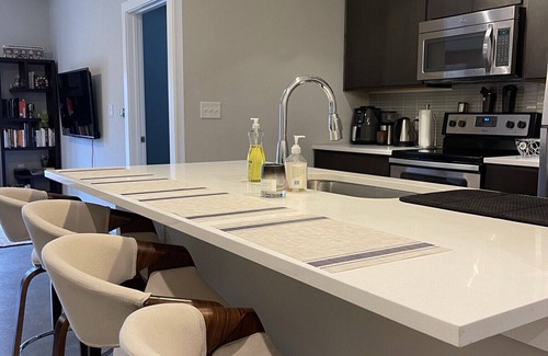 Galindo Apartment | PEACEFUL /COZY & LARGE 1 BEDROOM APT GROUND FLOOR W/OUTDOOR SPACE