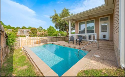 Conroe House | Peaceful Exec Home w Office Near Everything