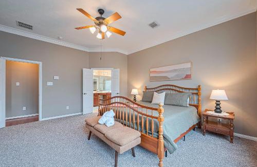 Conroe House | Peaceful Exec Home w Office Near Everything