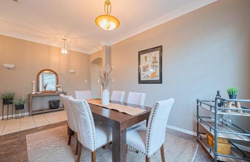 Conroe House | Peaceful Exec Home w Office Near Everything