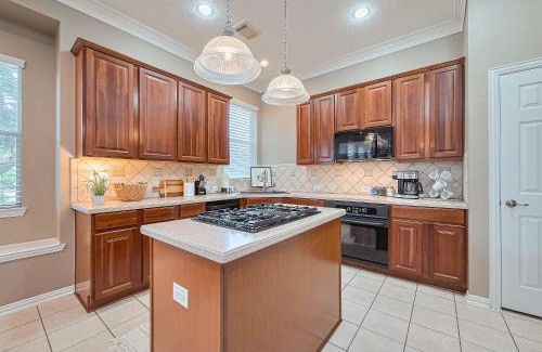 Conroe House | Peaceful Exec Home w Office Near Everything