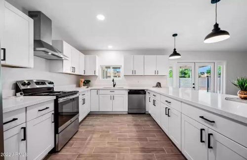 North Mountain House | Peaceful Family Friendly 4 Bedroom Home with pool