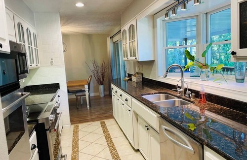 Radcliff House | Peaceful Haven ~ 4 BR/3BA, 7 Beds/5 TVs ~ Pet friendly