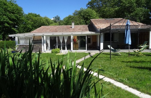 Audenge House | Peaceful haven with swimming pool near the port and beach