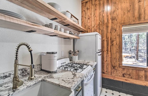Pinetop-Lakeside Apartment | Peaceful 'hidden Haven' Studio ~ 2 Mi to Lake