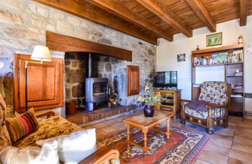 Neuveglise-sur-Truyere House | Peaceful Mountain Retreat