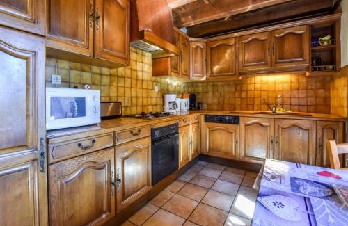 Neuveglise-sur-Truyere House | Peaceful Mountain Retreat