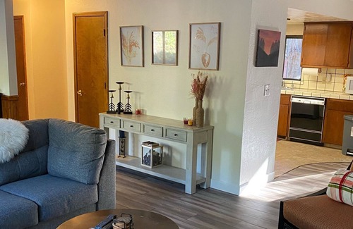 Apple Hill House | Peaceful mountain home- Minutes To Sly Park/Jenkinson Lake and Apple Hill