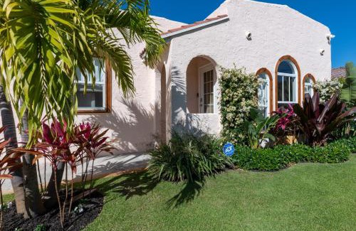 Southland Park Villa | Peaceful Pink Orchid Beach House! Huge Pool!