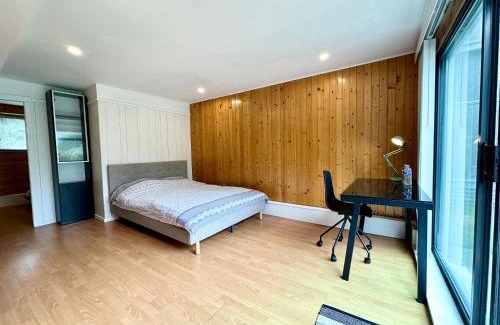 Richmond House | Peaceful place with Living Room, Kitchen and Washing Machine near YVR Airport, Transit and Shopping Mall