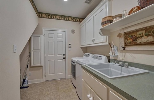 Conroe House | Peaceful, quiet, friendly, seconds from dining, shopping, schools, and commute.