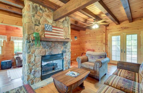 Spottswood House | Peaceful Raphine Cottage with Deck and Fireplace!