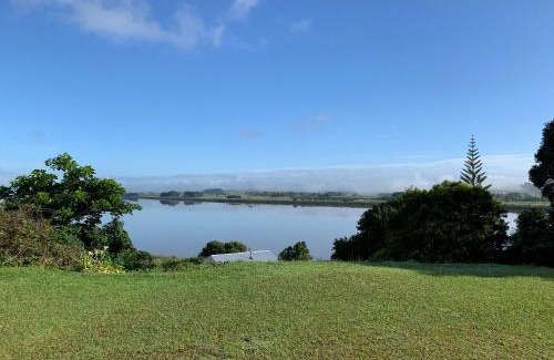 Te Kopuru House | Peaceful Riverfront cottage in small northland town