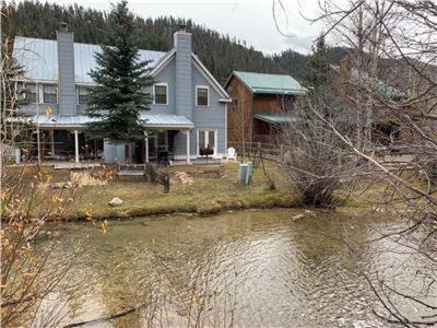 Red River House | Peaceful Rivers Edge On Tenderfoot With High Speed Wifi