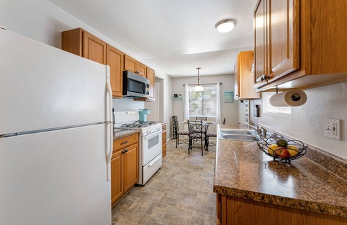 Mira Costa House | Peaceful Senior Community Near Beach, Restaurants & Shopping