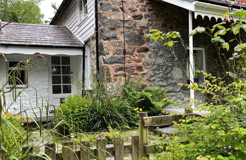 Machynlleth Cottage | Peaceful spacious cottage close to mountain walks and beaches