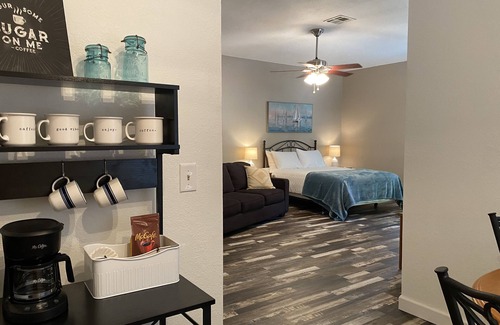 Evening Shade Apartment | Peaceful updated studio near Lake Tenkiller - 60% discount for 28+ day stays!