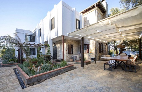 Bodrum Villa | Peaceful Villa with Pool and Garden in Bodrum