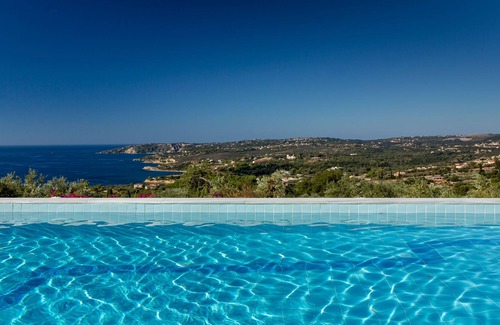 Vlachata Villa | Peaceful villa with stunning sea views