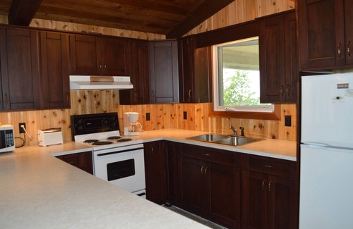 Bluewater Cottage | Peach of a private beach! Waterfront cliff cottage near Bayfield