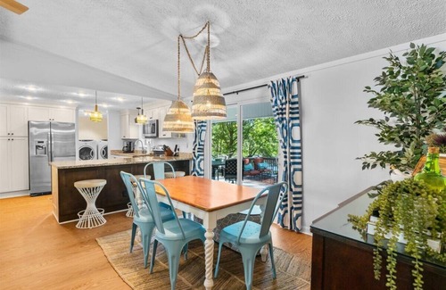 Hardwick Cottage | Peachy Pines - Serene Lakefront Cottage w/Dock