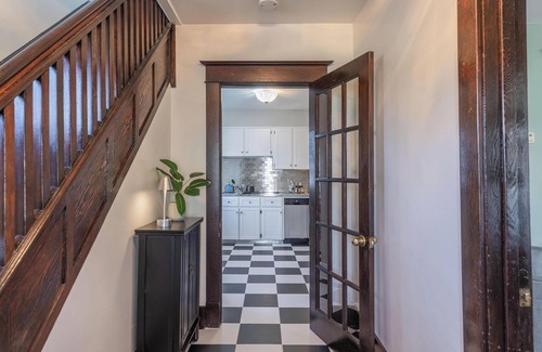 Port Colborne House | Peacock Crossing - Short Walk to Lake Erie!