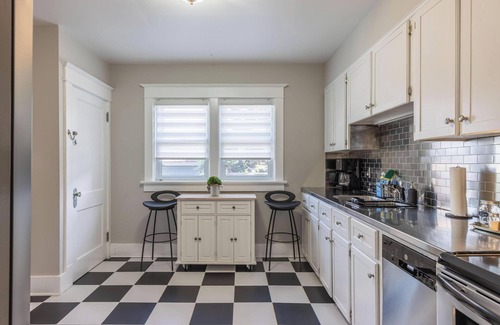 Port Colborne House | Peacock Crossing - Short Walk to Lake Erie!