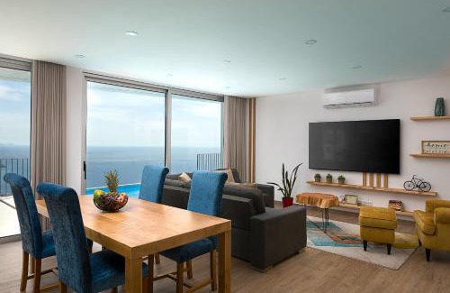 Camara de Lobos Villa | Peak A Boo Private Heated Pool and Private Parking