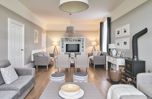 Llanerchymedd Apartment | Peak Farmhouse & Cabin