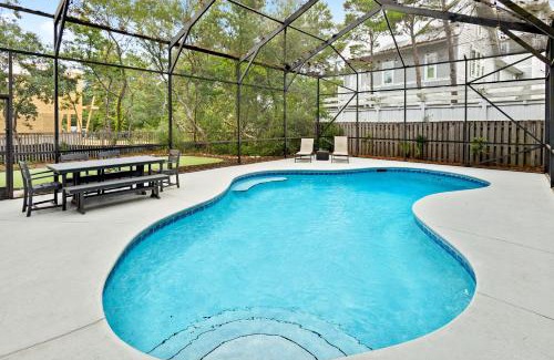 White's Gulfview House | Pearly White By Stay on 30a, Golf Cart, Private Pool, Bikes